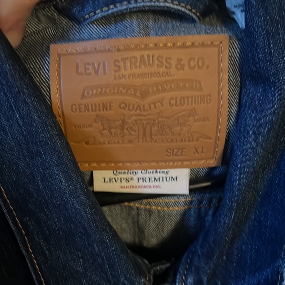 Levis jean jacket size Xl used condition - Picture 2 of 3